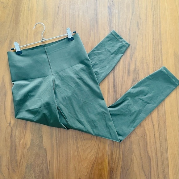 Everlane Perform Green Leggings - Picture 1 of 11